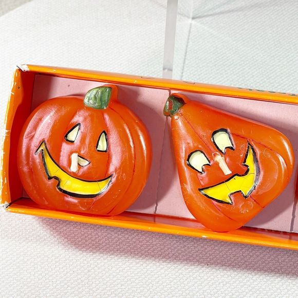 The White Barn Candle Co Halloween Treats Jack-o-Lantern Floating Candles Set - Picture 2 of 10